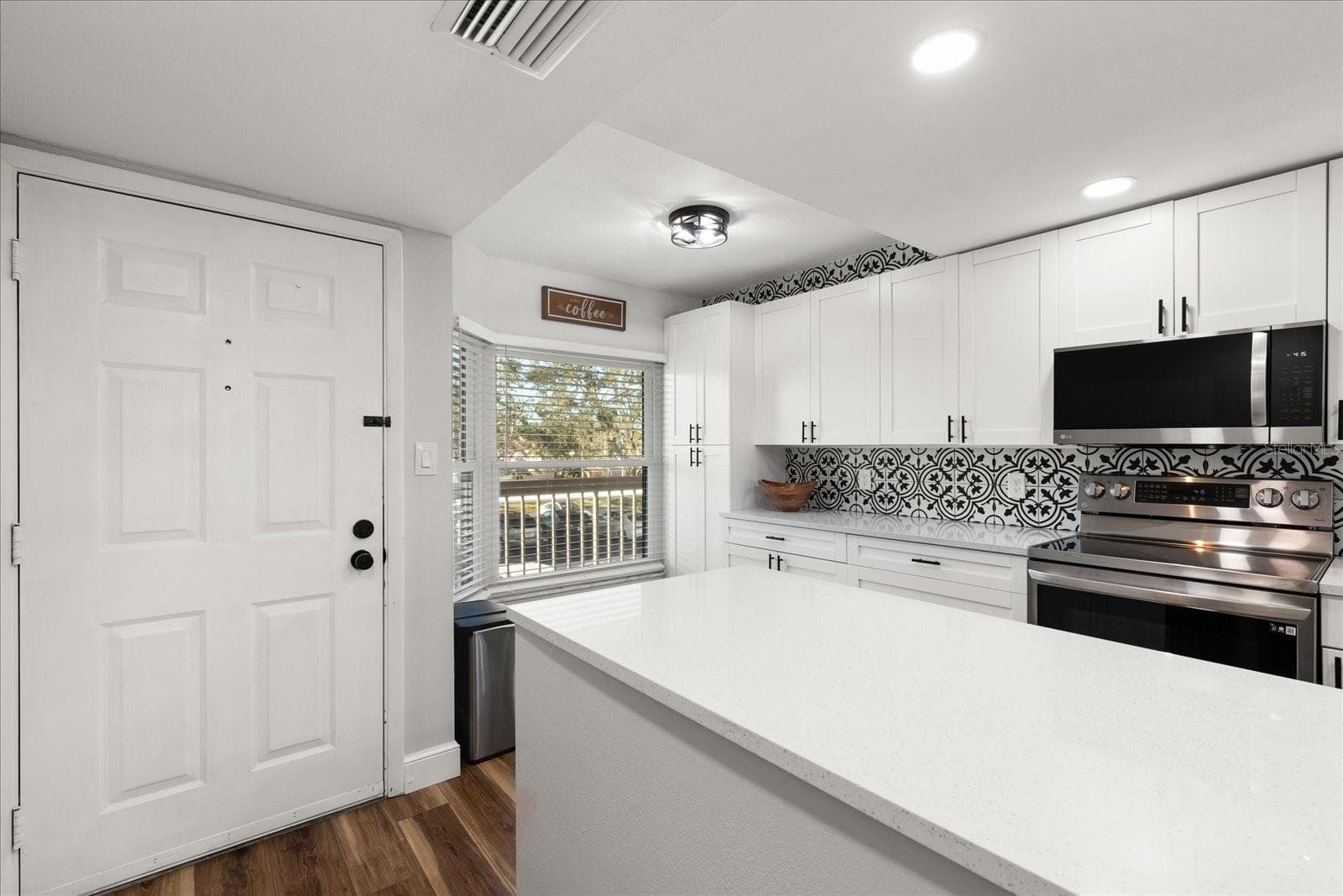 1324 Pasadena Ave S #204 photo 5
