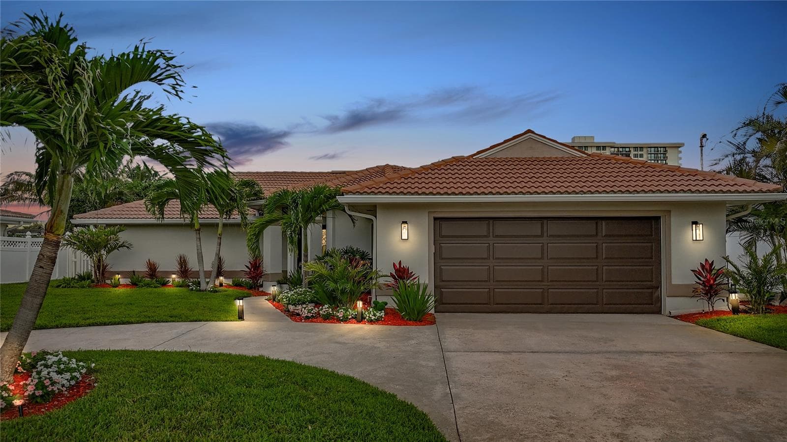 324 Leeward Is photo 3