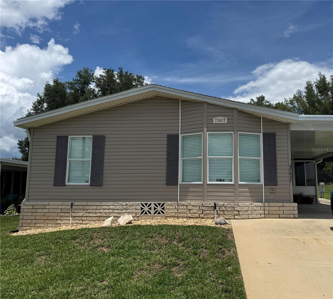 37437 Gill Ave photo 2