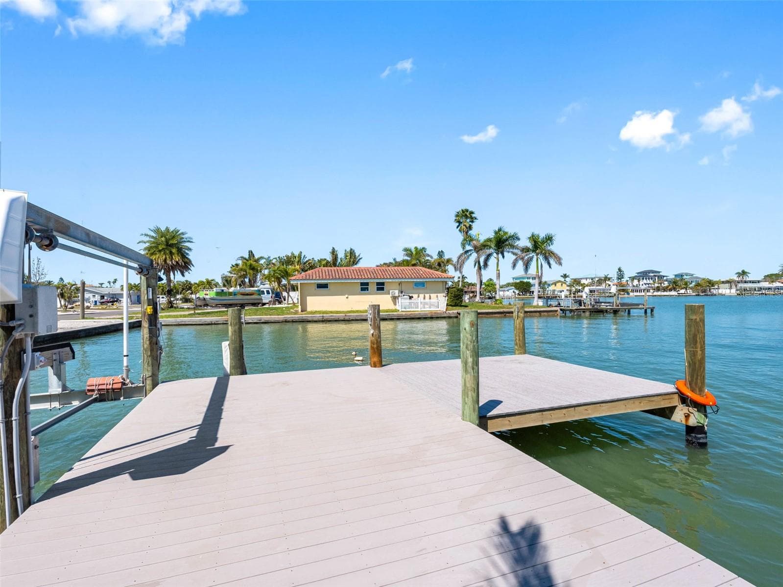 562 Johns Pass Ave photo 4