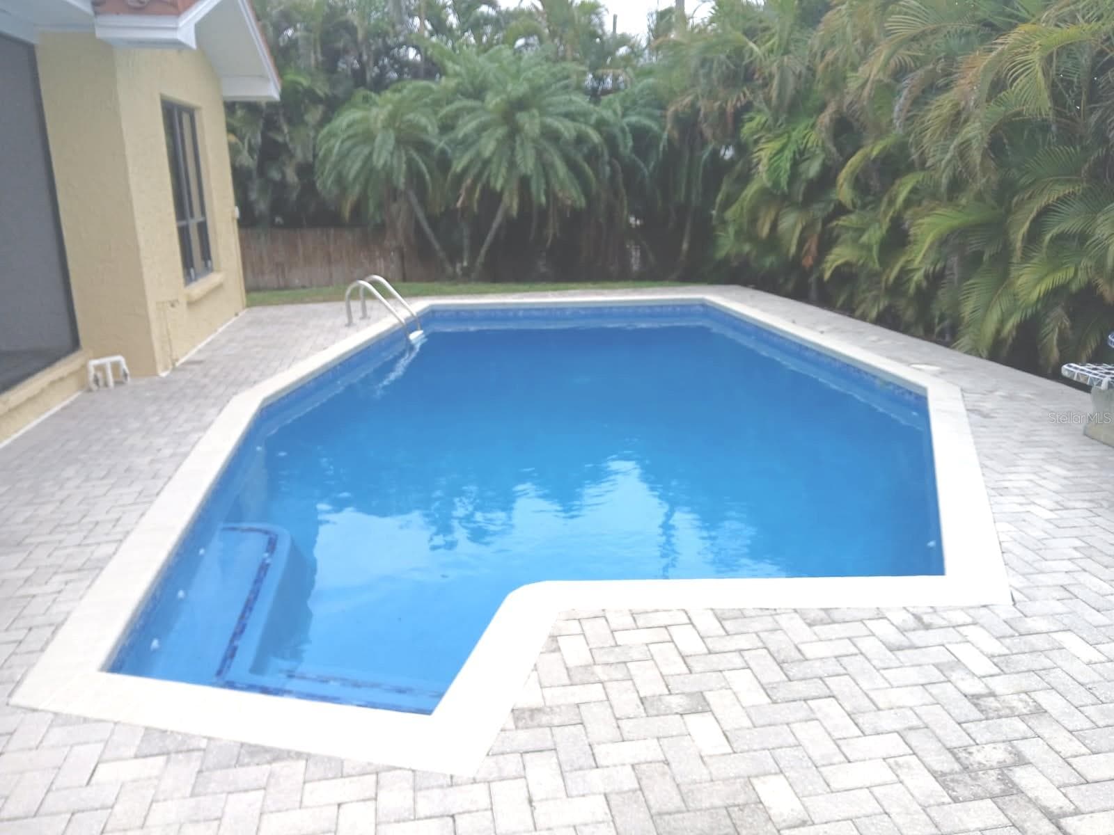 562 Johns Pass Ave photo 2