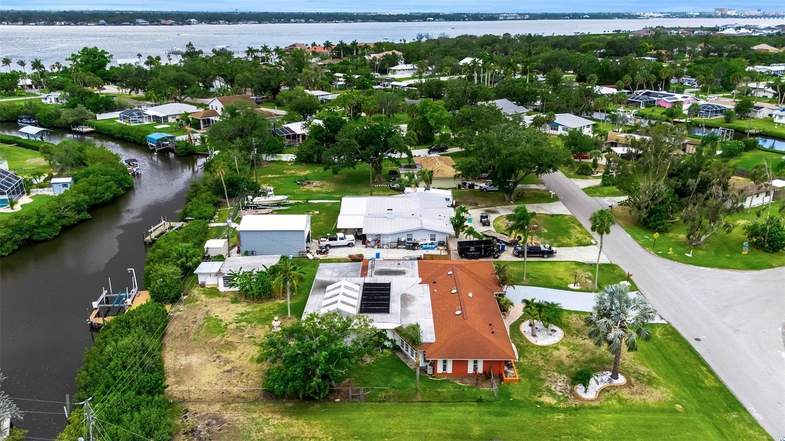 332 Shore Dr photo 3
