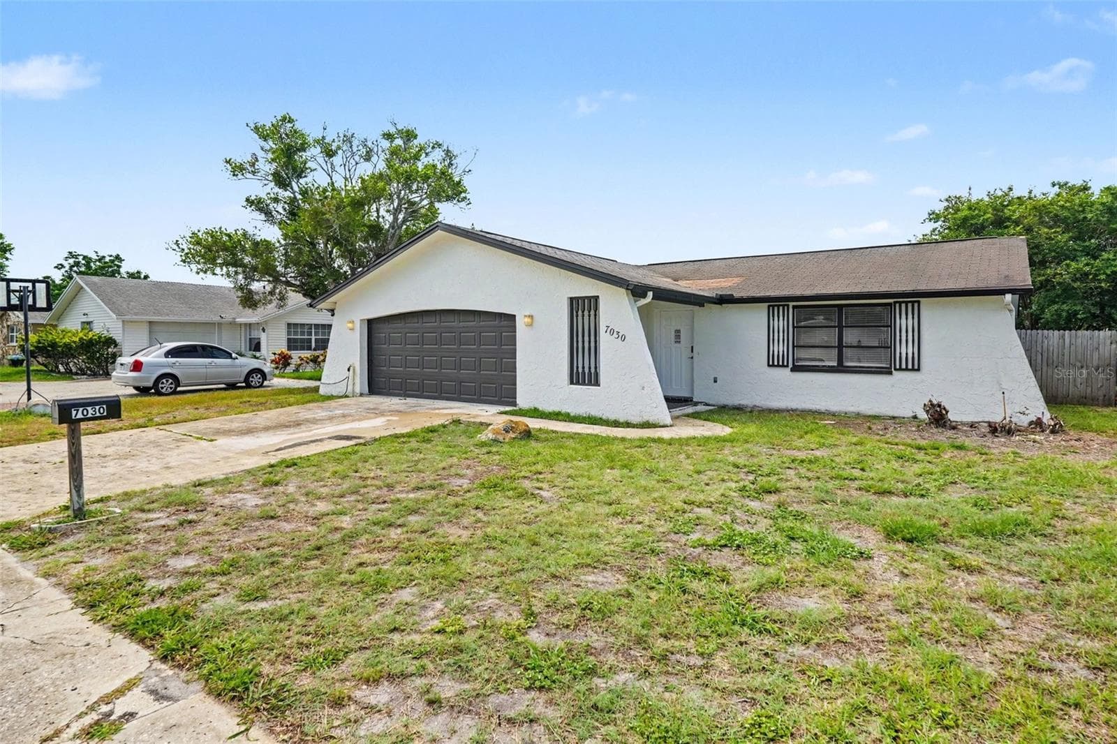7030 Ingleside Dr photo 2