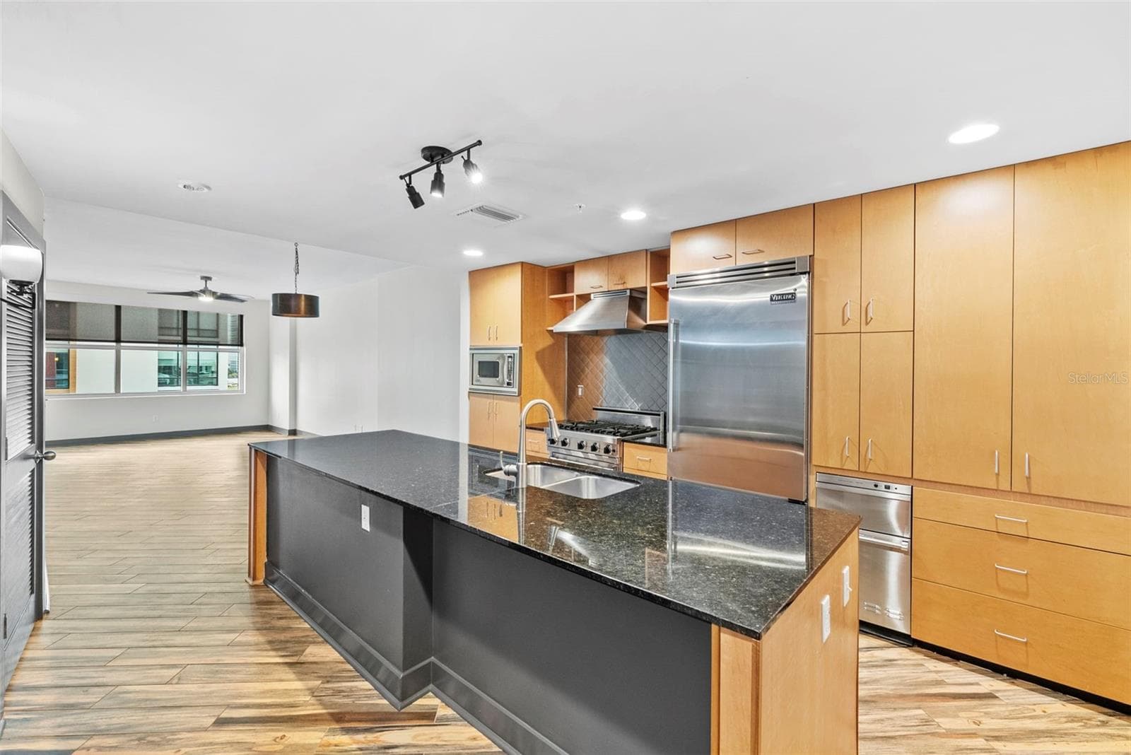 1120 E Kennedy Blvd #618 photo 5