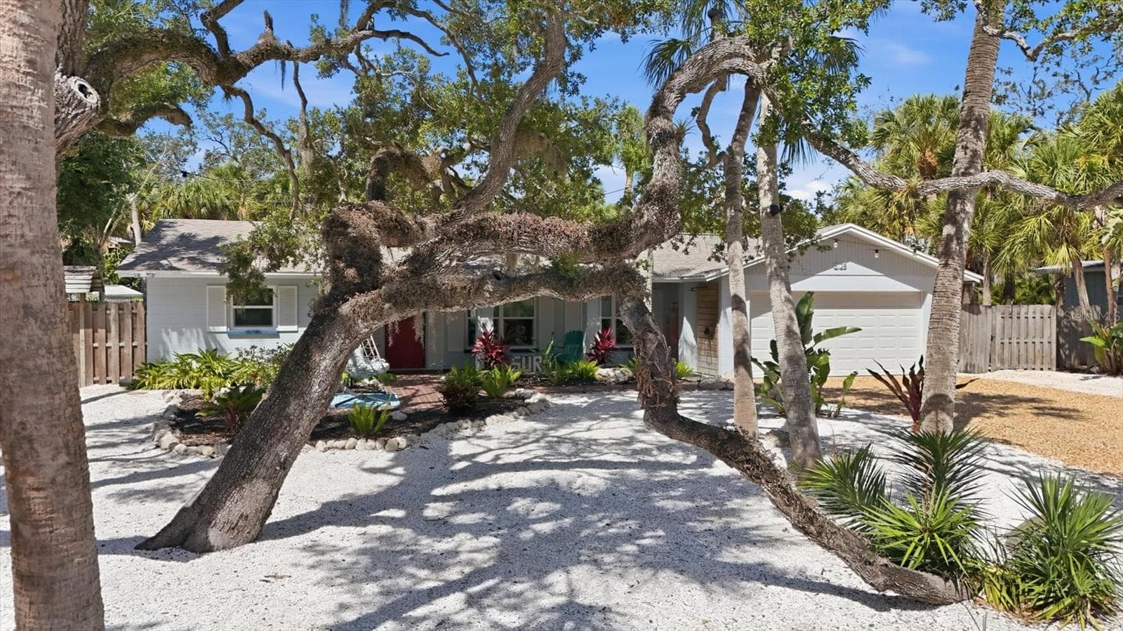 5128 Oxford Dr photo 2