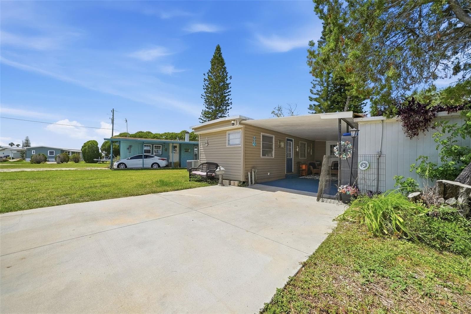 6439 Tower Dr photo 3