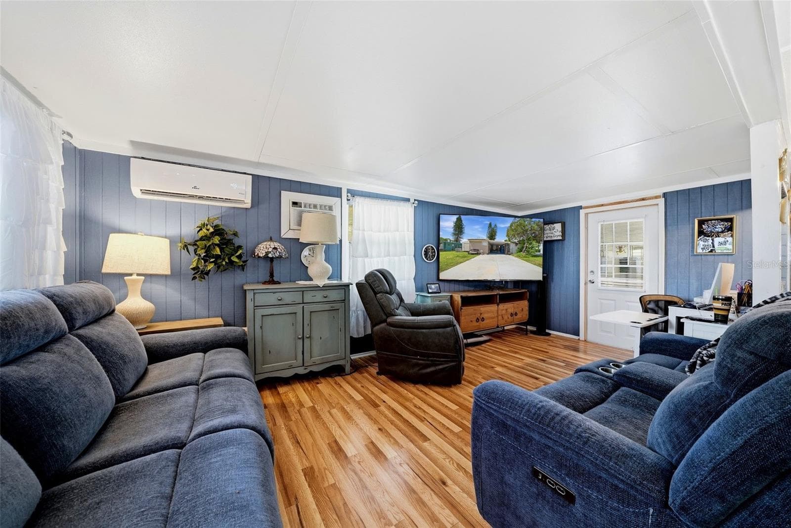 6439 Tower Dr photo 5