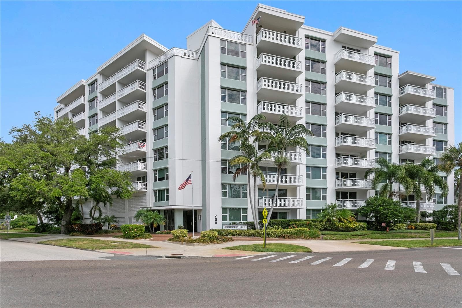 700 Beach Dr NE #603 photo 3