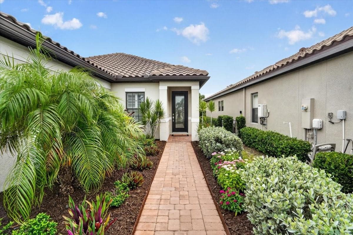 4642 Crestpoint Way photo 4