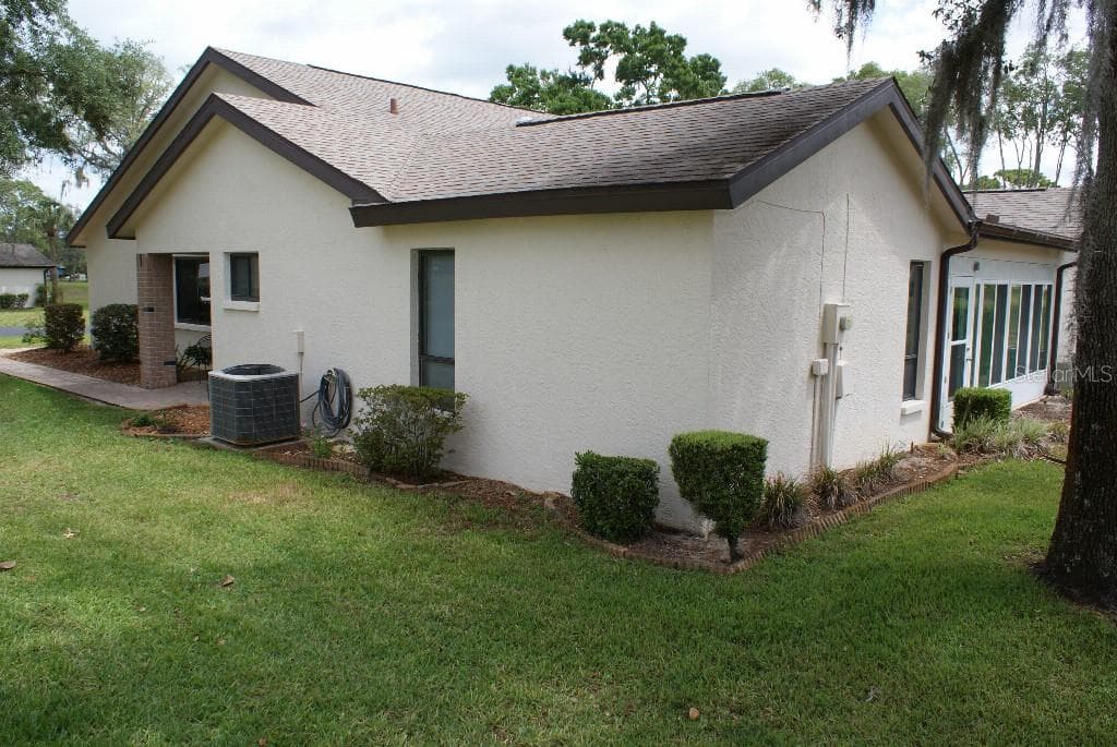 7445 Crestwood Dr photo 3