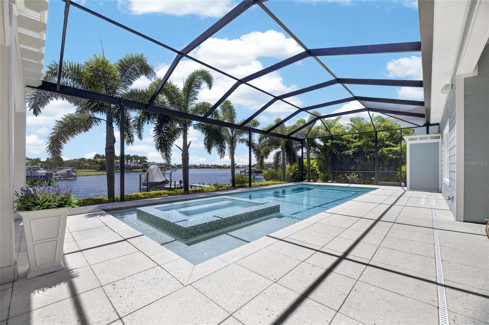 825 Manns Harbor Dr photo 2
