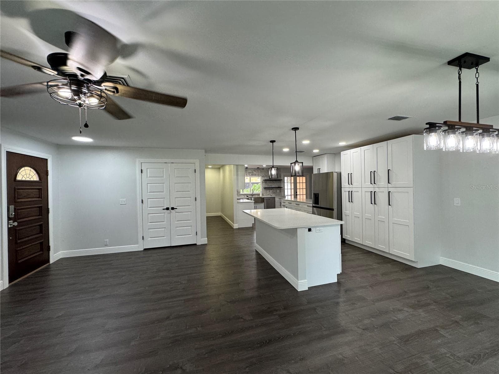 1809 Stella CT N photo 3