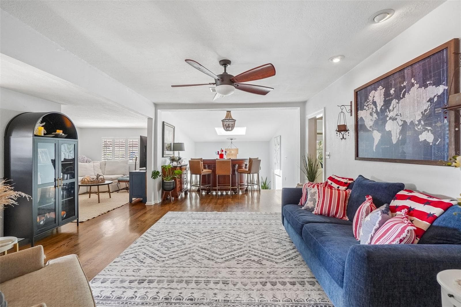 1204 E Park Cir photo 2