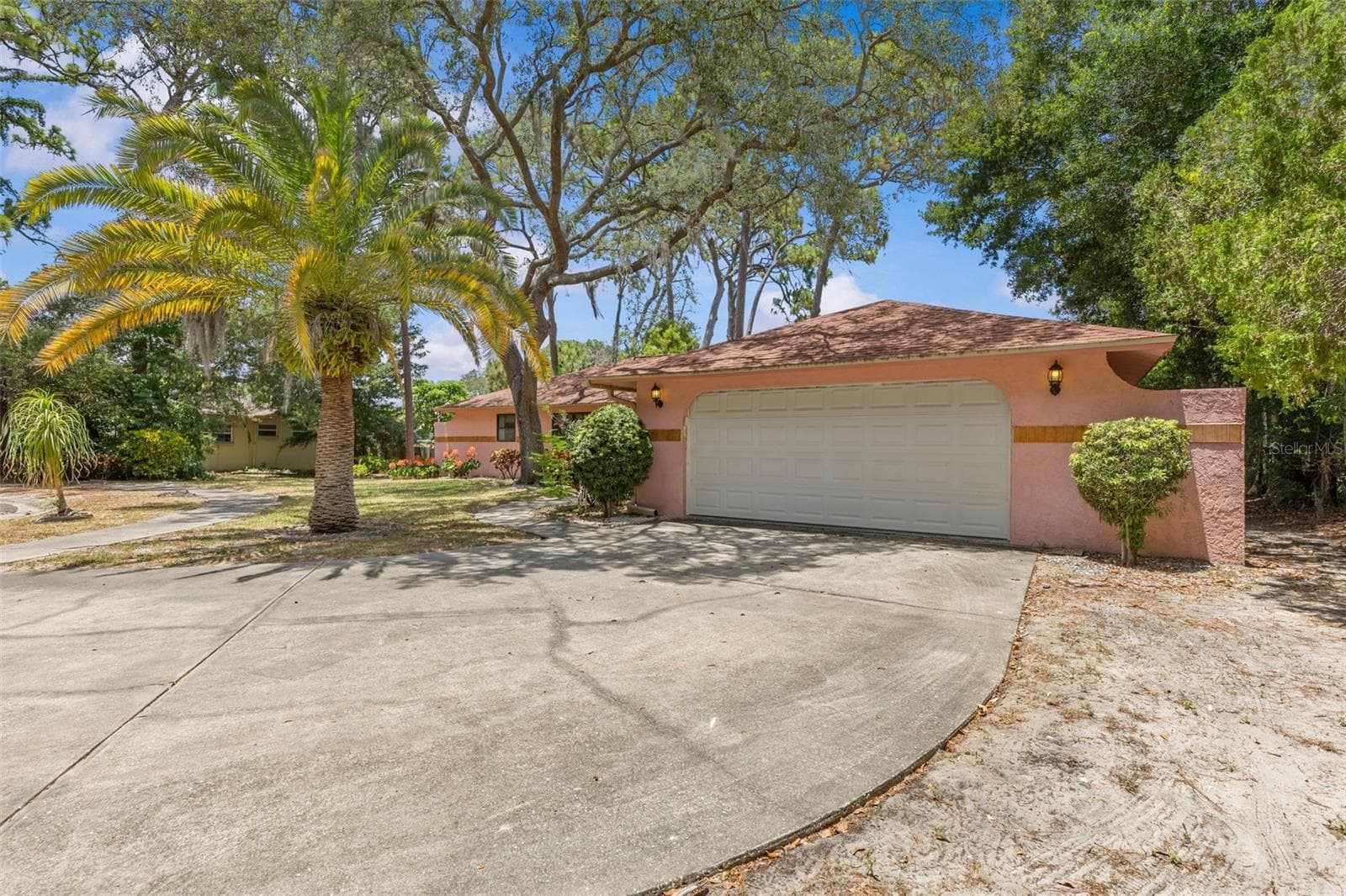 505 Village Oak Dr photo 3