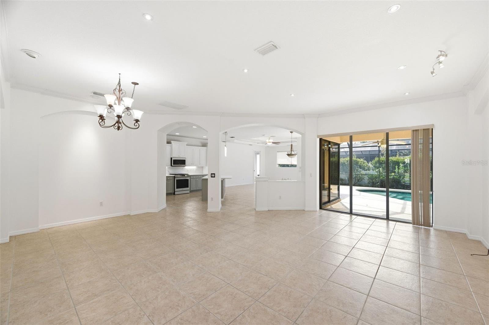 6611 Chickadee Ln photo 3