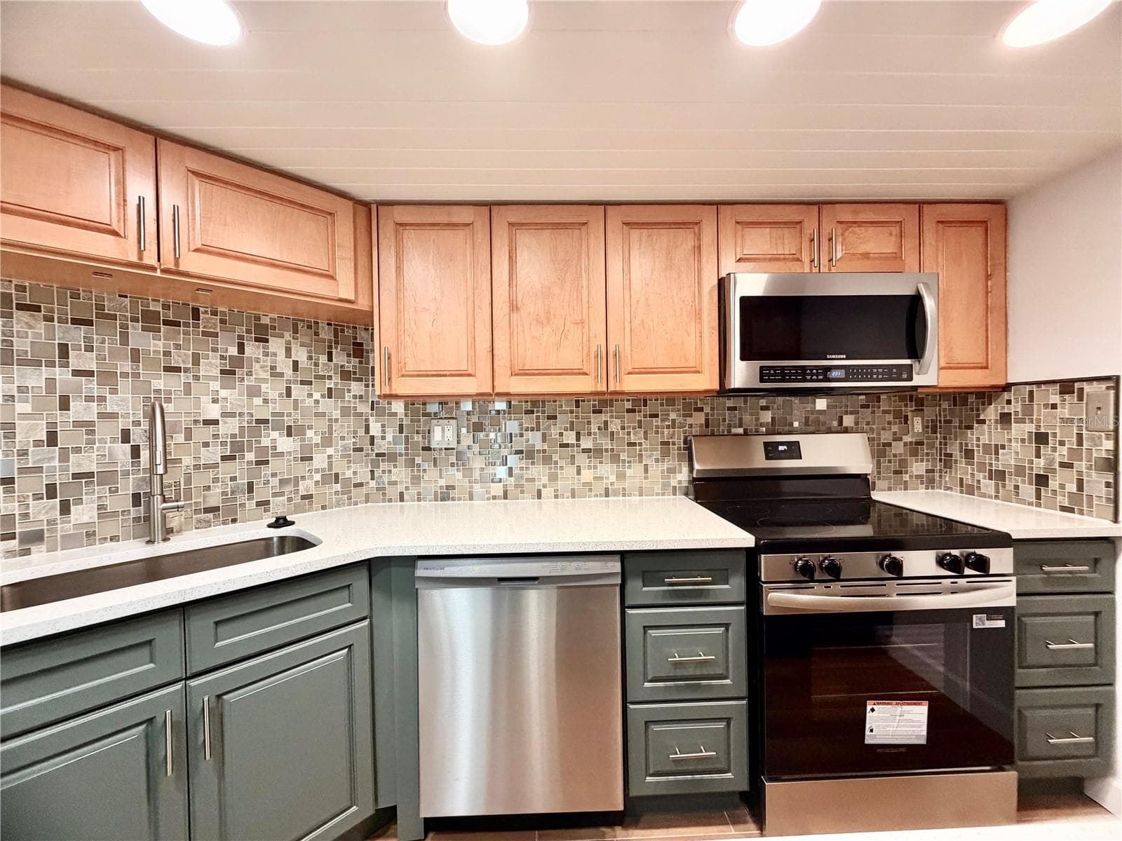 7400 Sun Island Dr S #111 photo 4