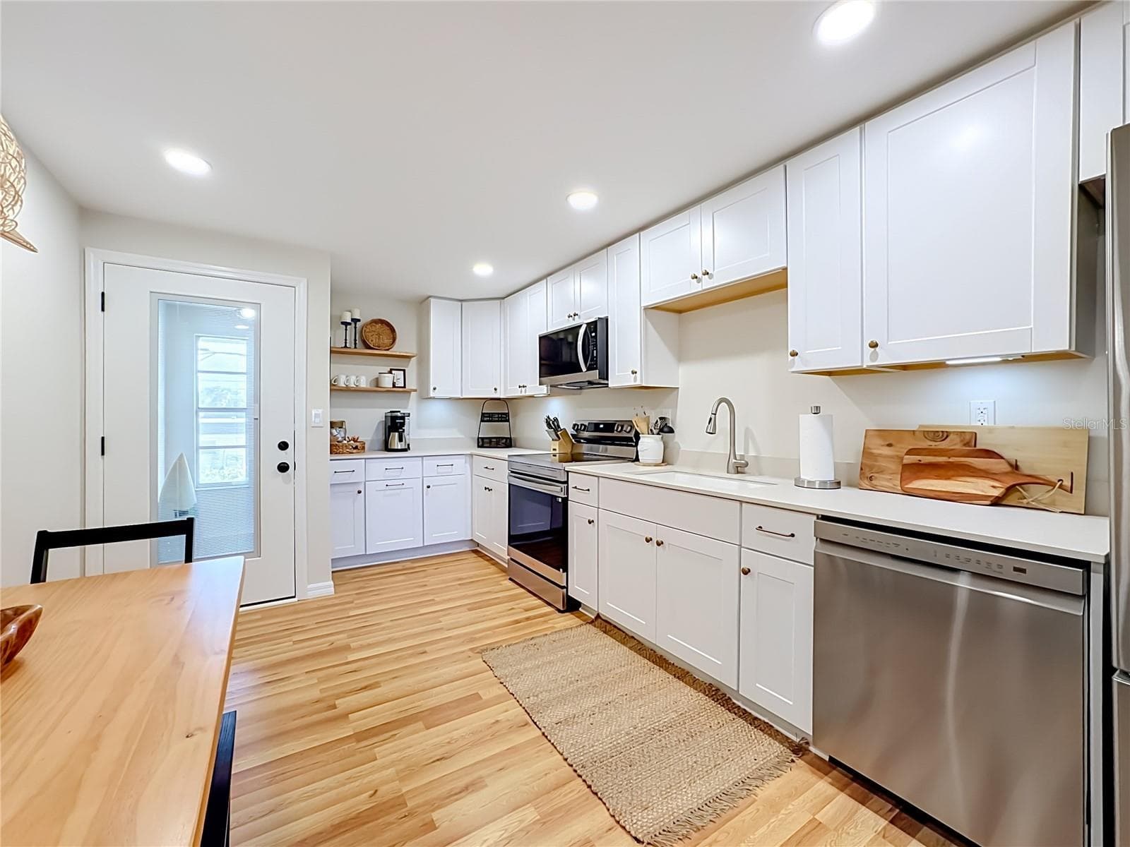 202 Peacock Ln #B photo 3