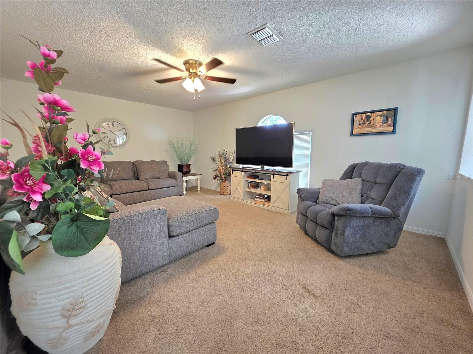 9055 Pemberton St photo 4