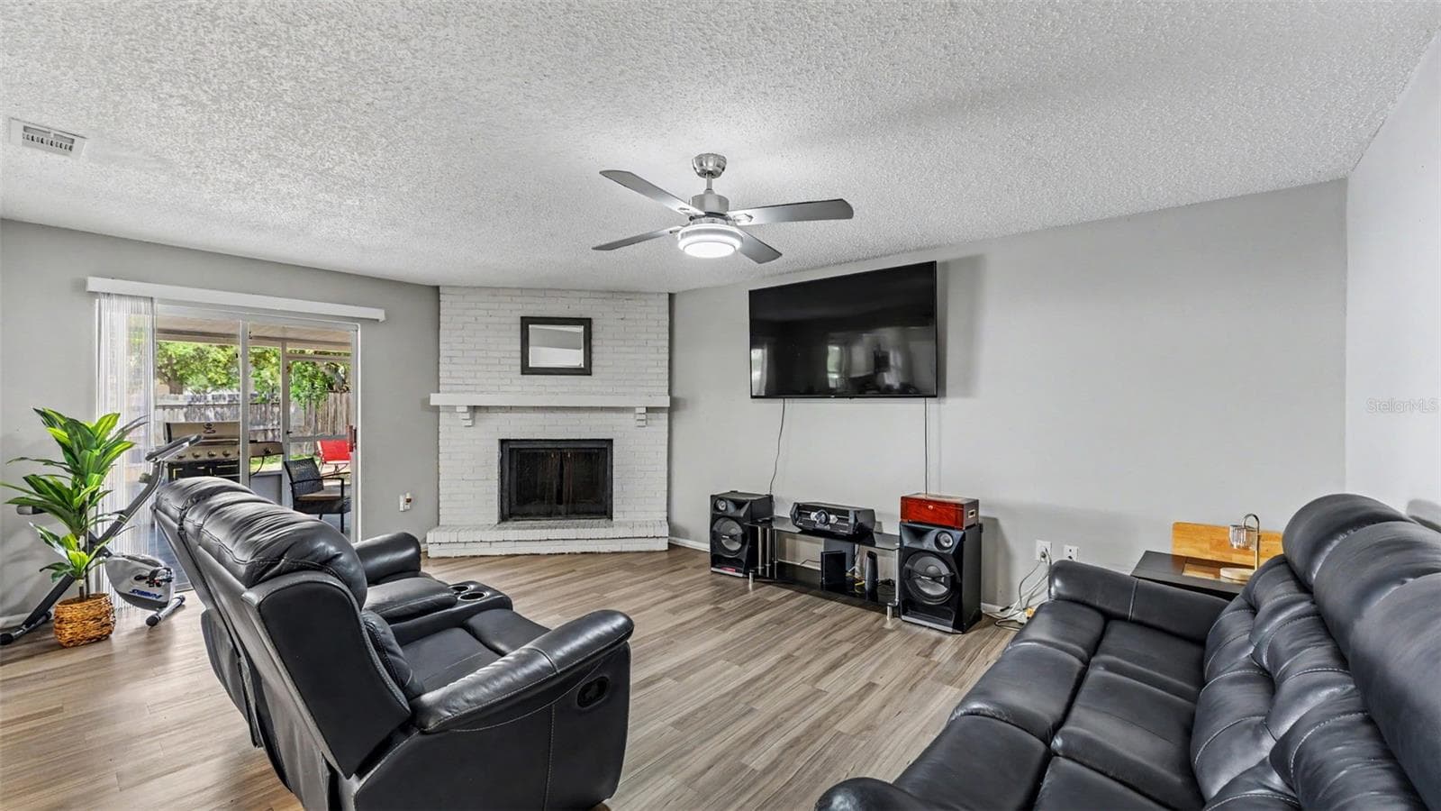 1309 Cinnamon Way W photo 3