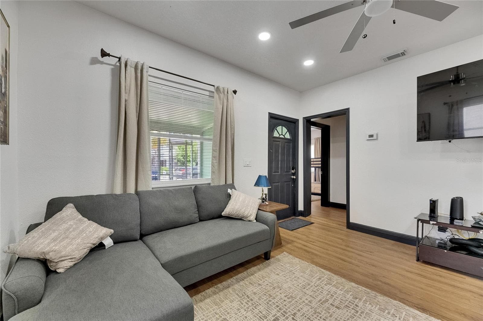 1009 E Columbus Dr photo 4