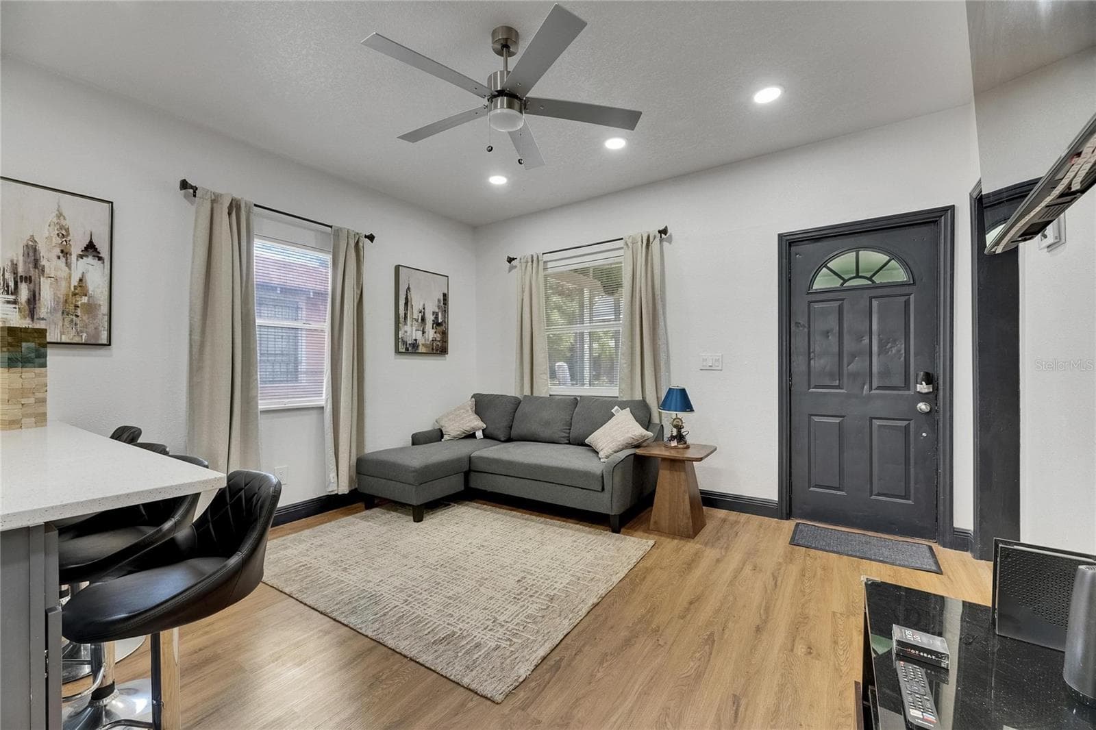 1009 E Columbus Dr photo 5