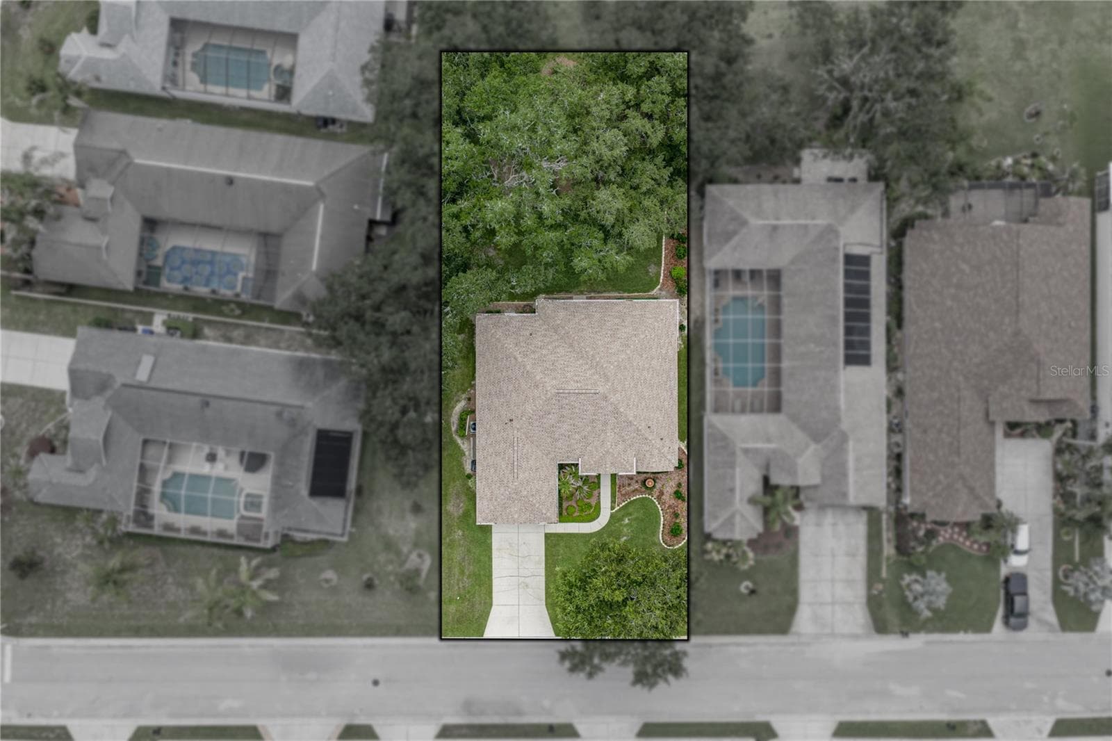 12215 Woodlands Cir photo 4