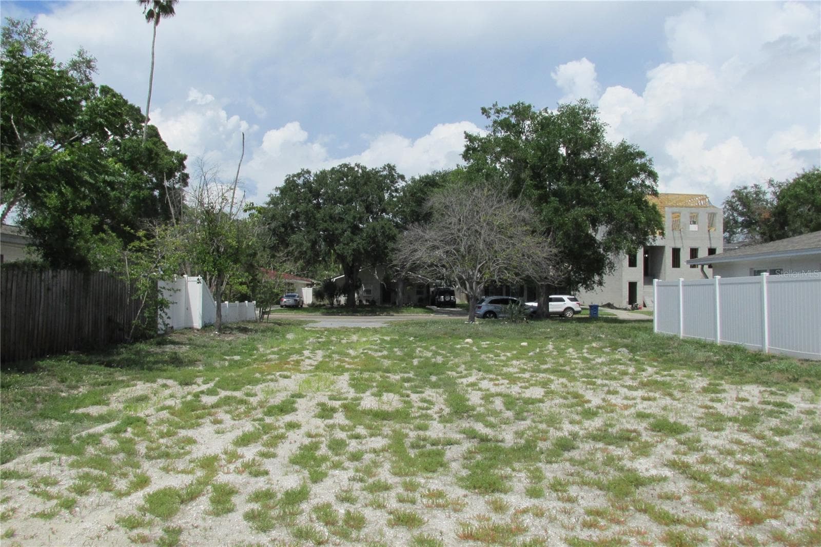 508 E Davis Blvd photo 2