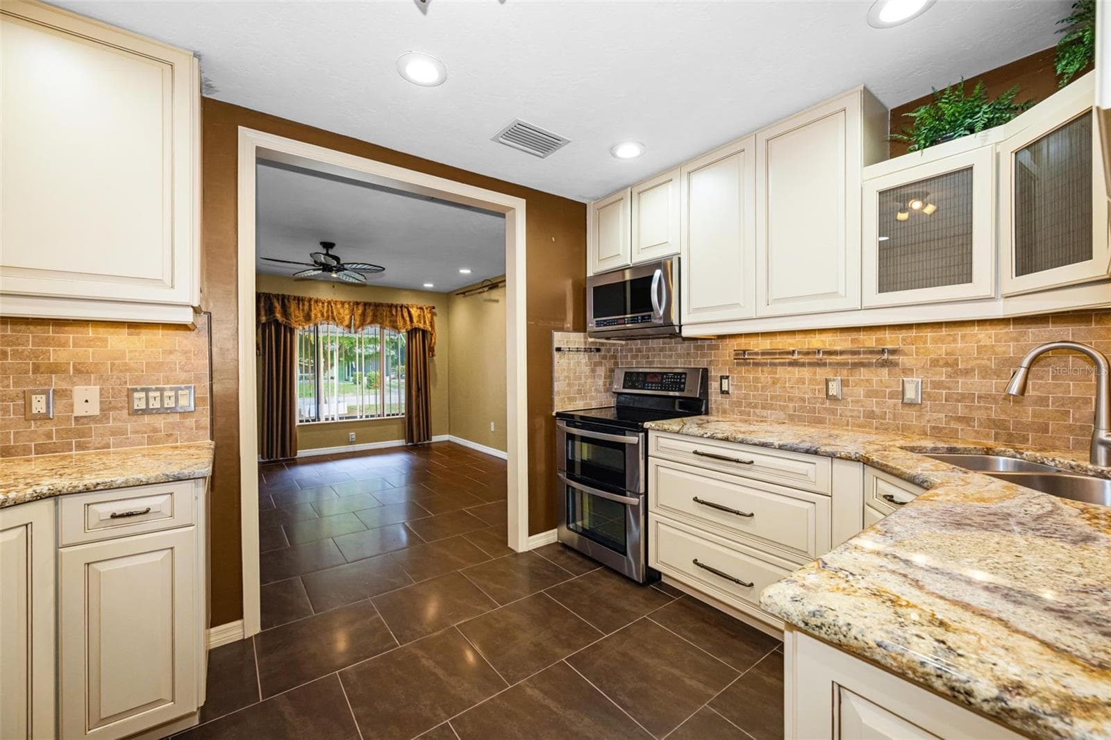 6701 Orchard Dr N photo 3