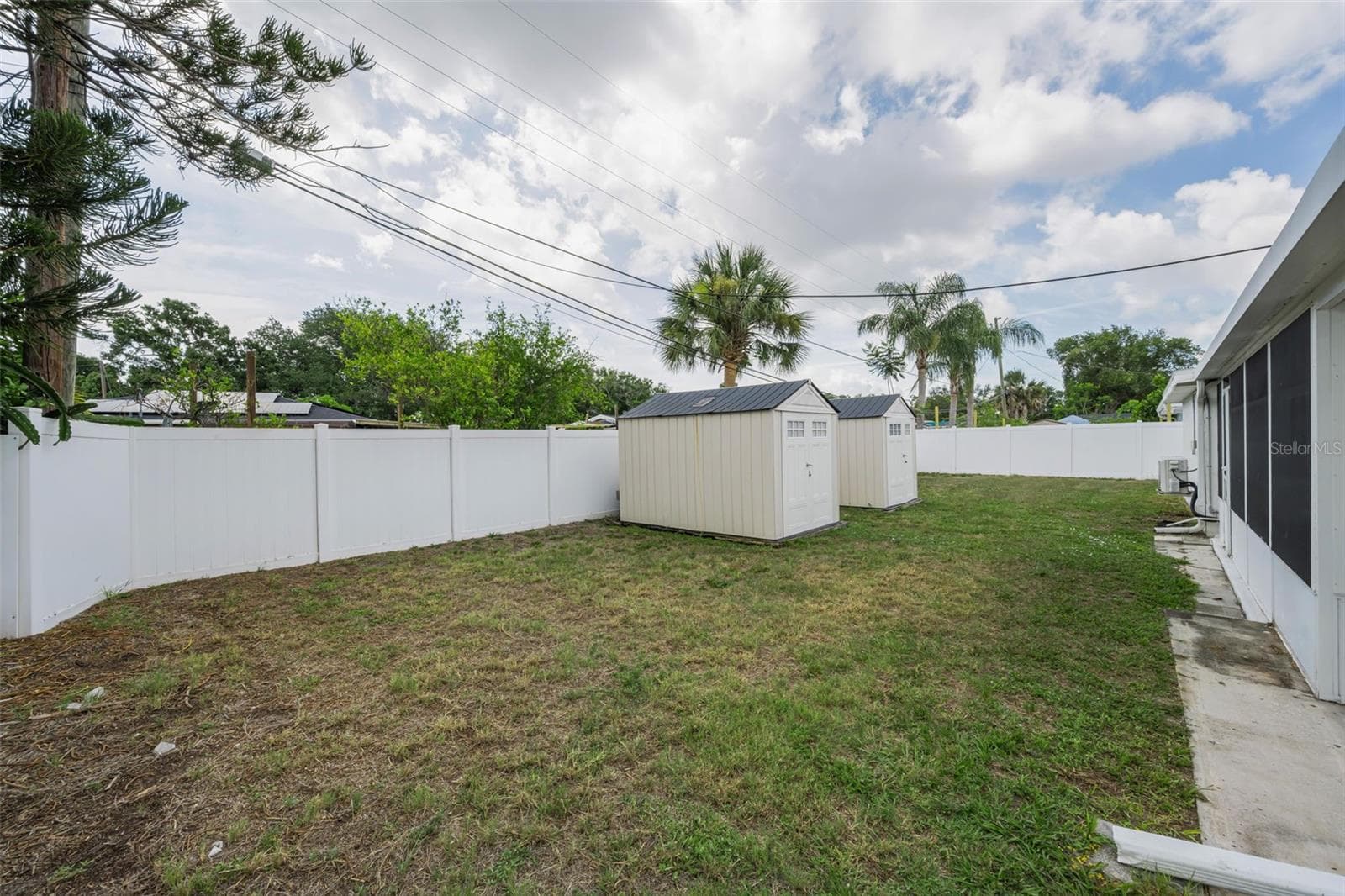 6701 Orchard Dr N photo 4