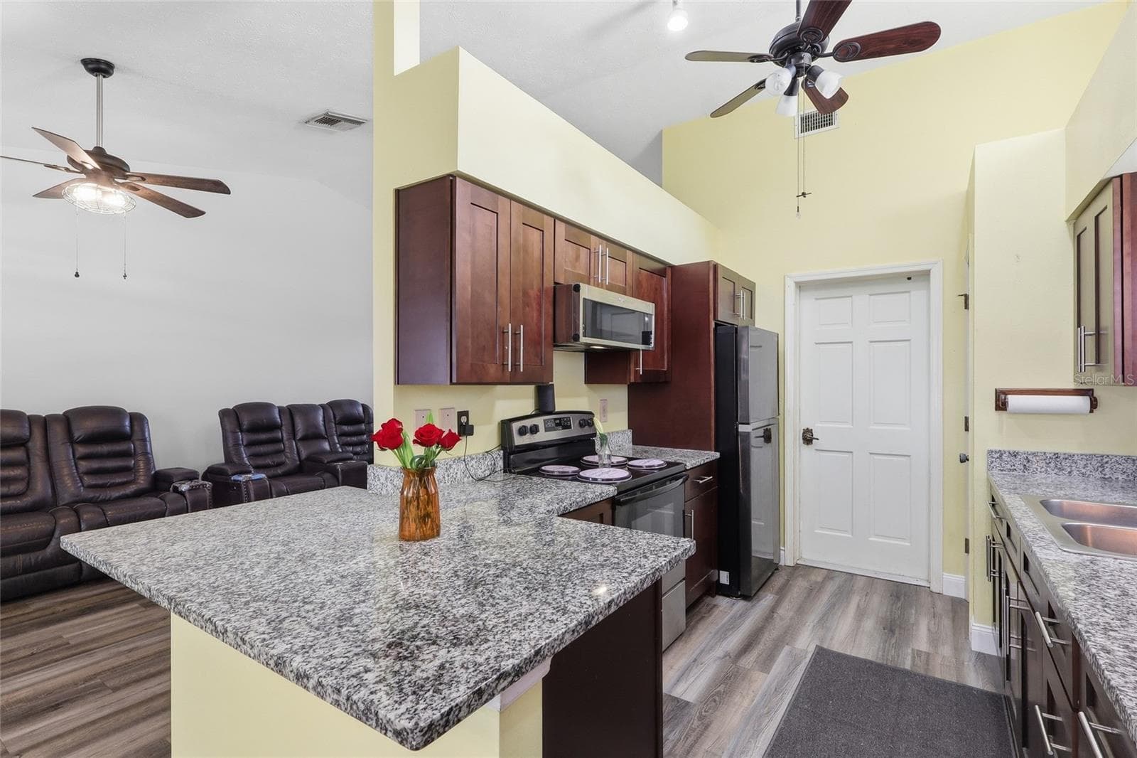 1405 E Frances Ave photo 4