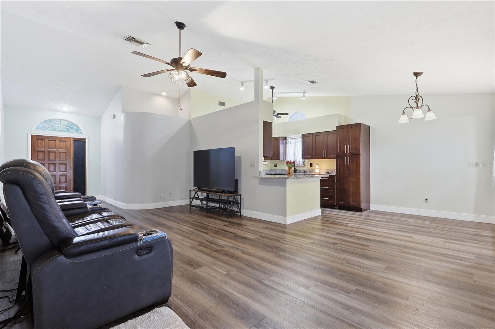 1405 E Frances Ave photo 3