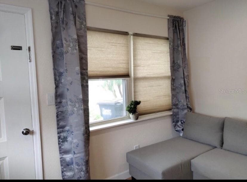 405 S Orion Ave photo 4