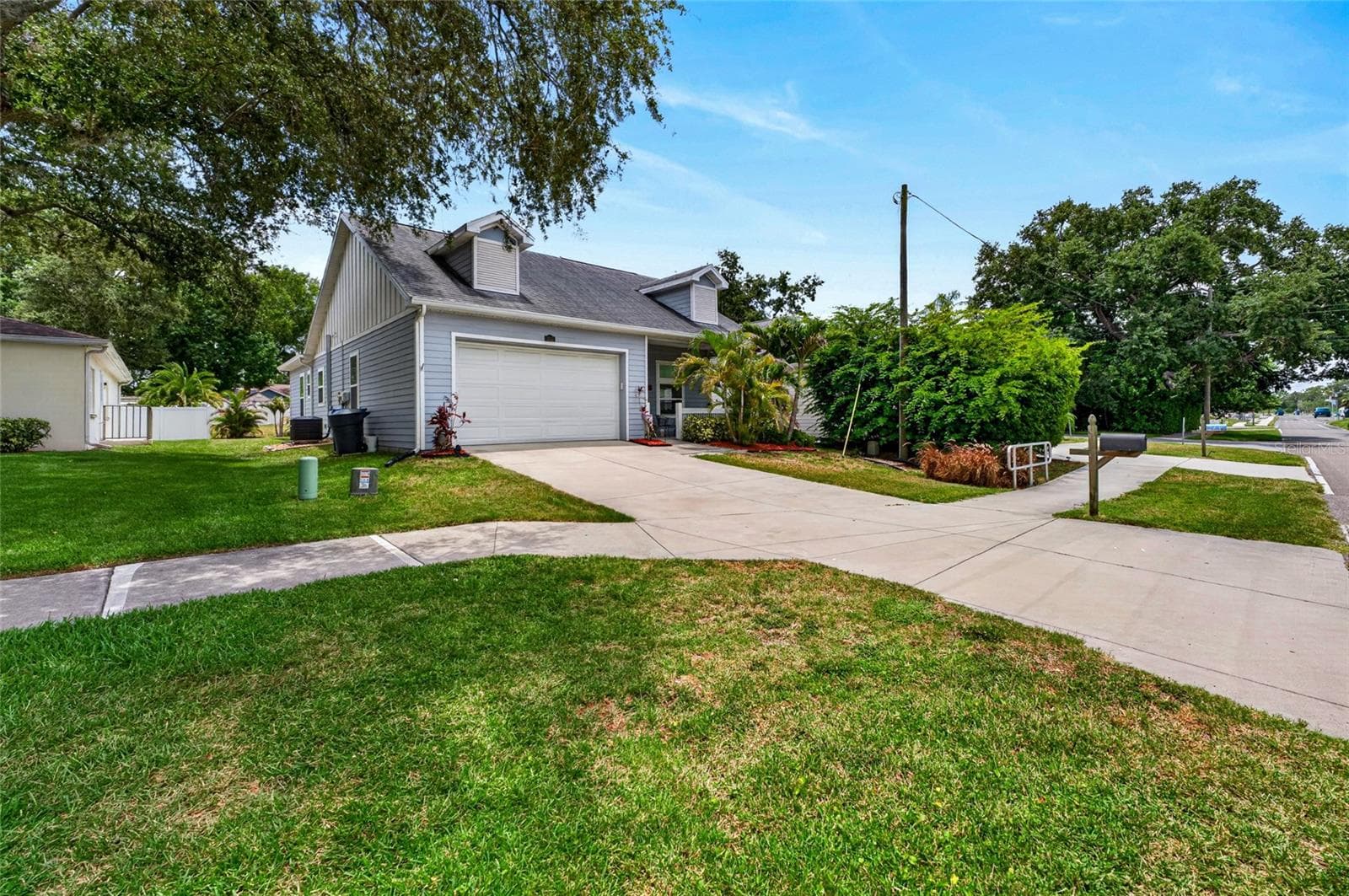 1535 Pinehurst Rd photo 2