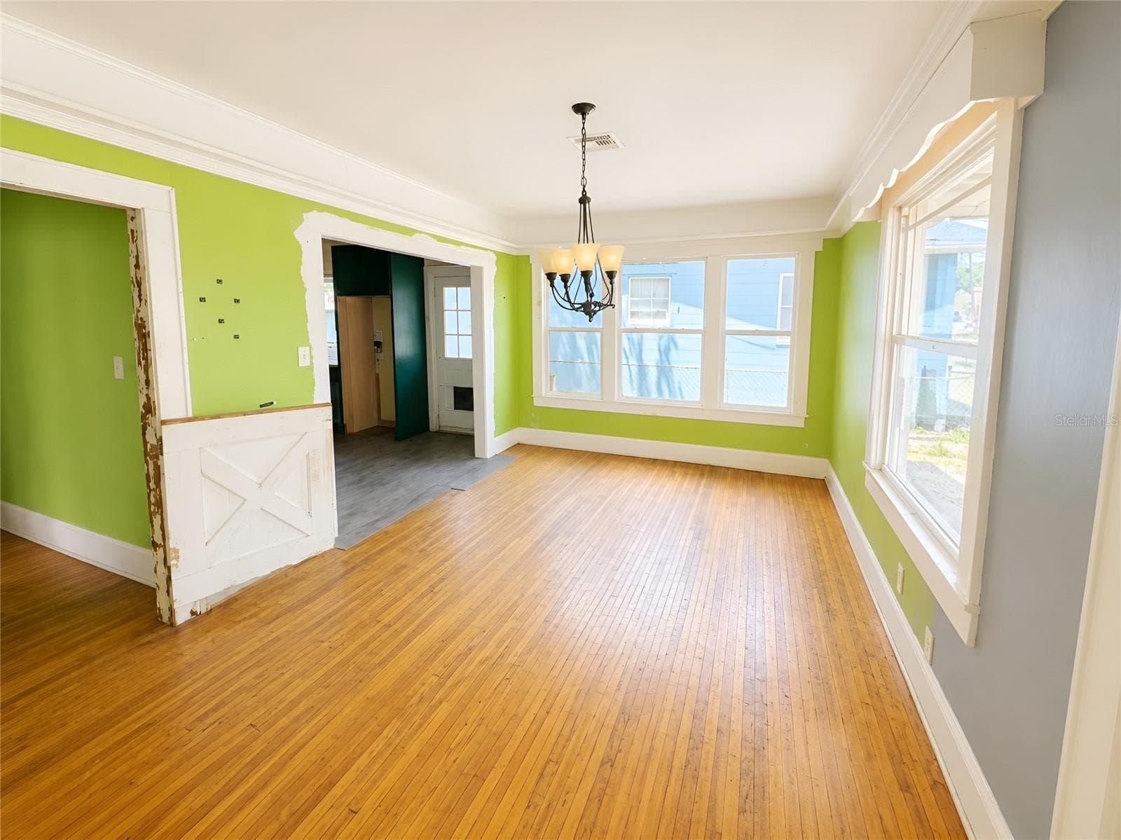 1037 Lexington St photo 4
