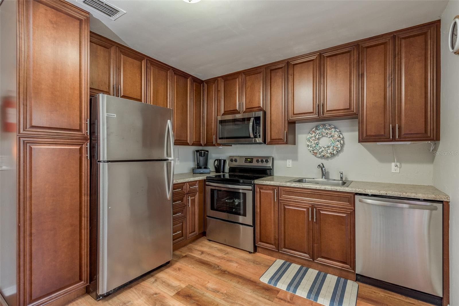 1253 Union St photo 3