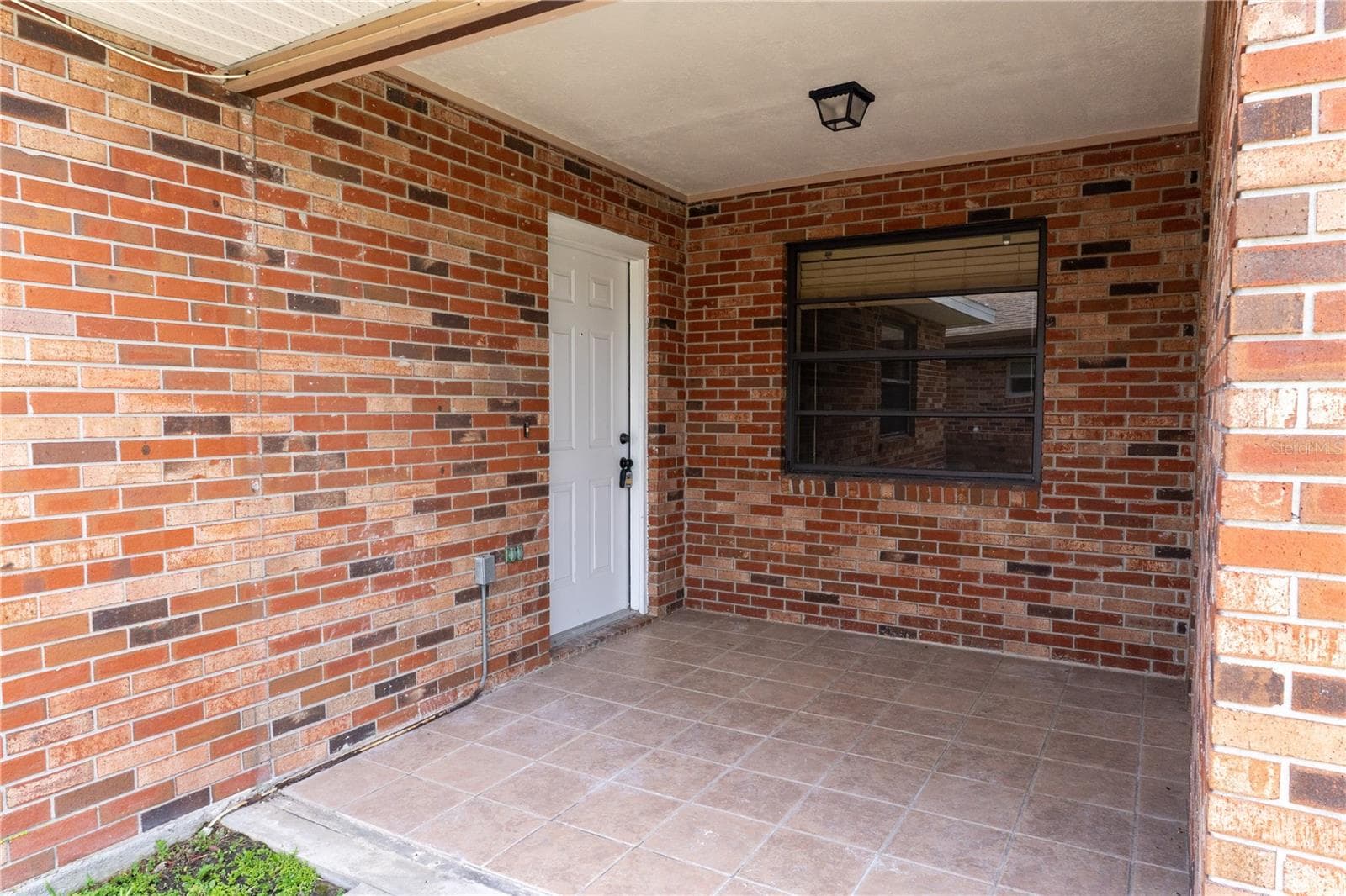 661 Lake Carolyn Cir photo 2