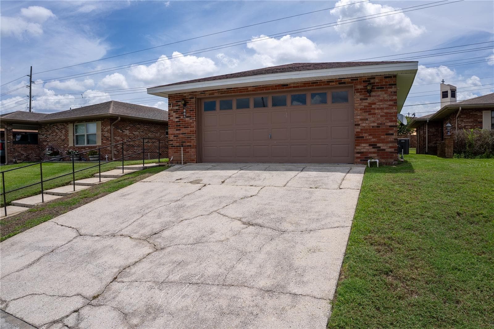 661 Lake Carolyn Cir photo 4