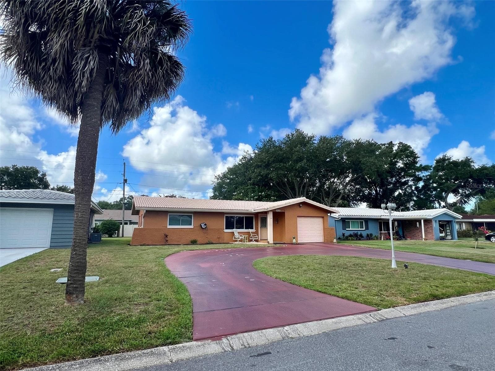 2133 Indigo Dr photo 2