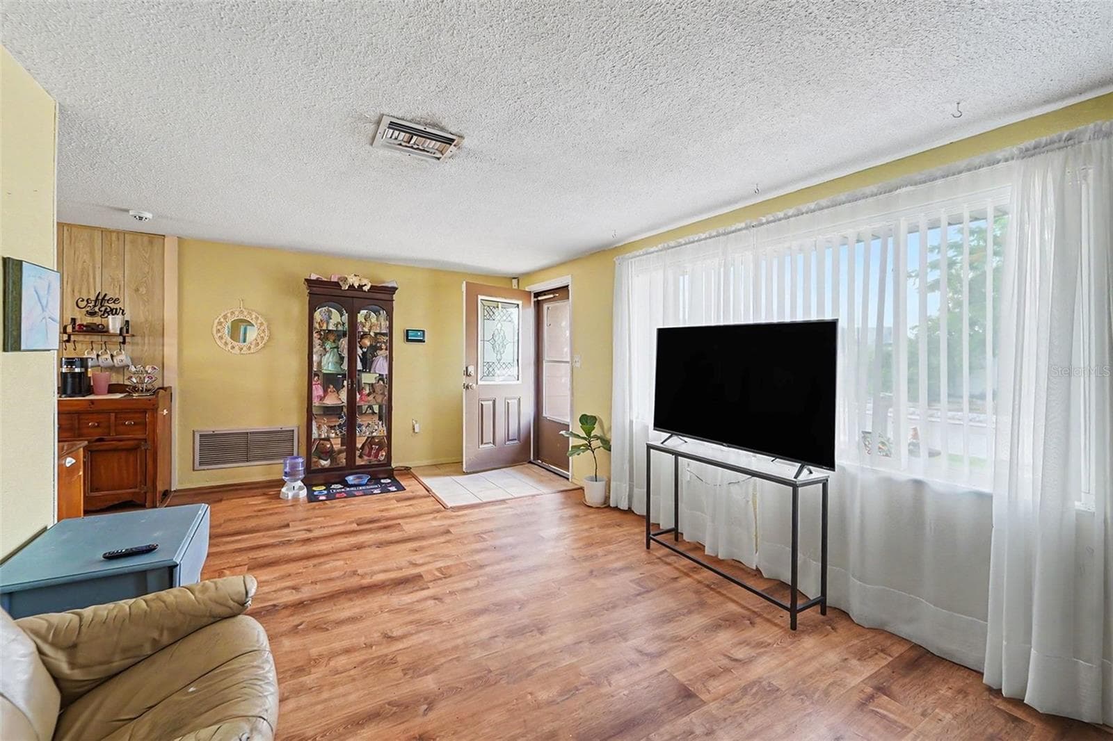 7015 Moravian Dr photo 4
