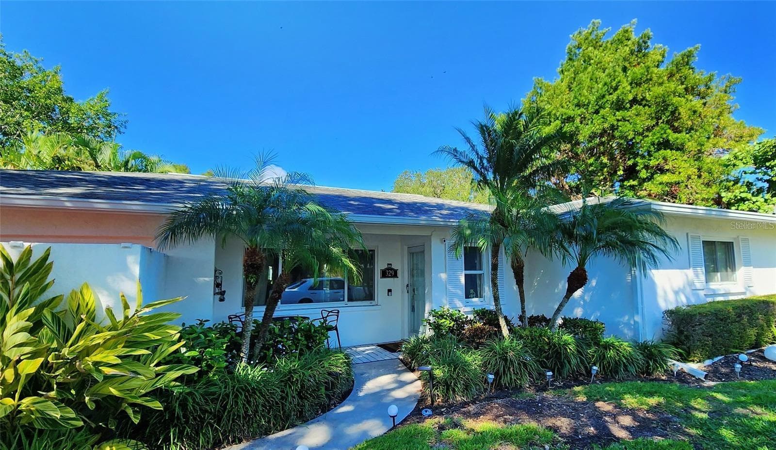 329 Bernard Ave photo 2