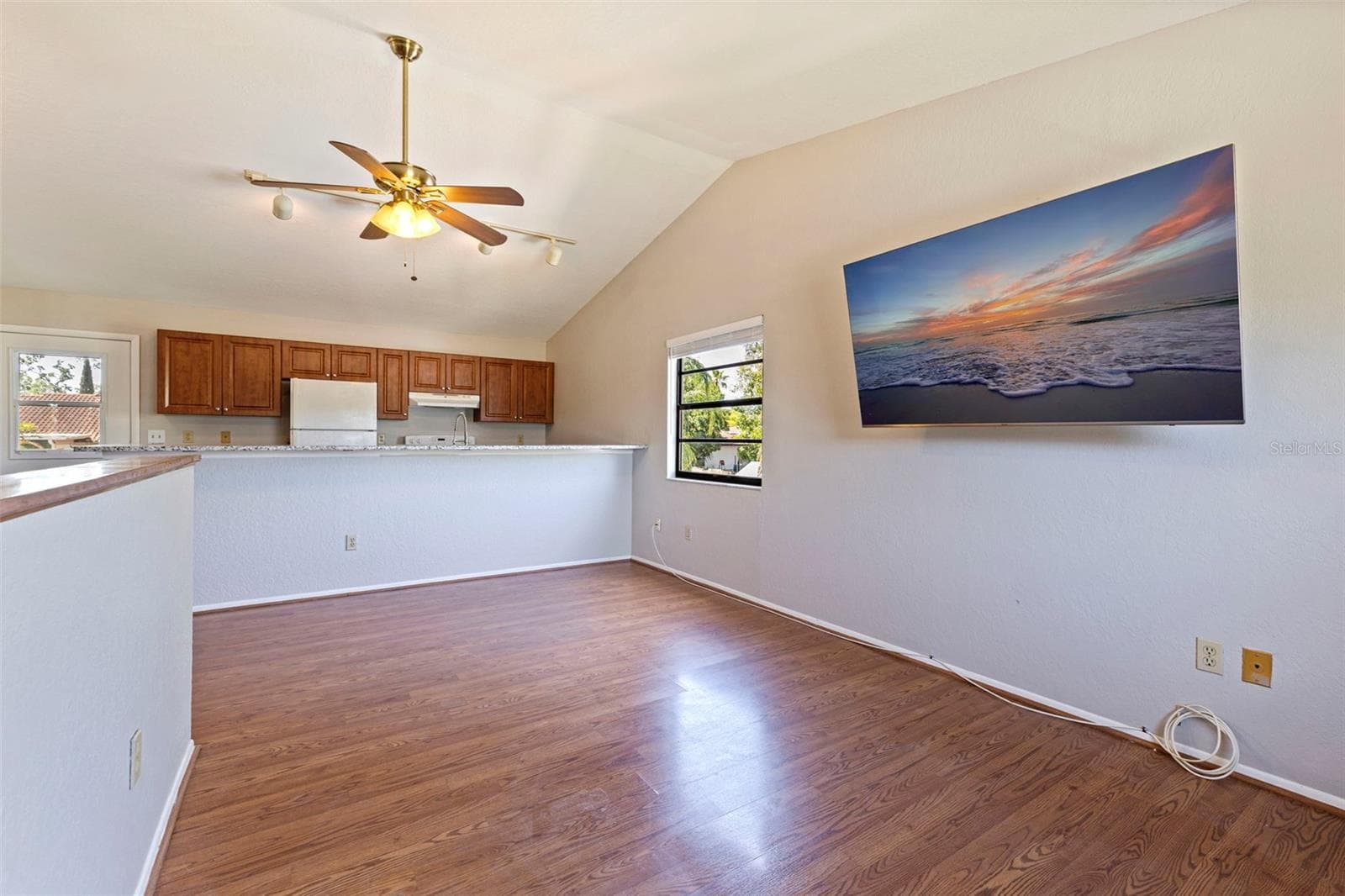 334 Crosswinds Dr photo 2