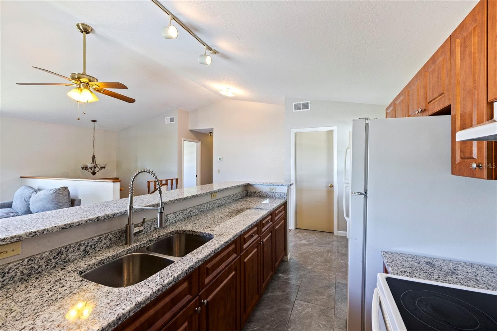 334 Crosswinds Dr photo 3