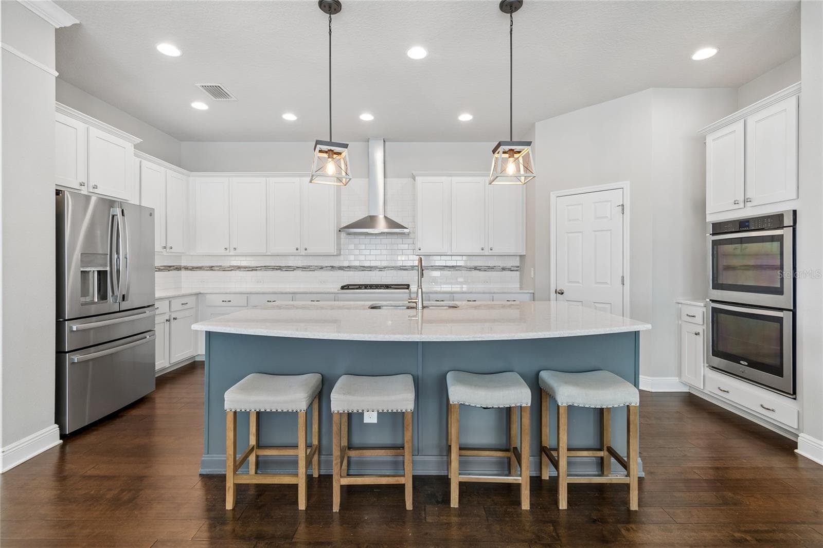 7223 Hourglass Dr photo 3
