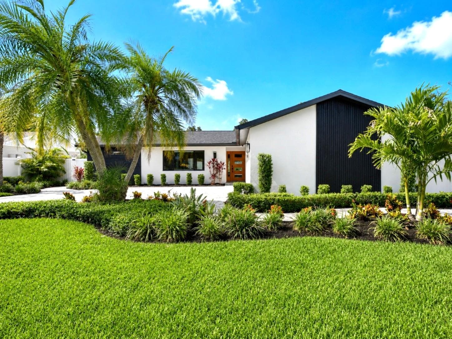 906 Samy Dr photo 3