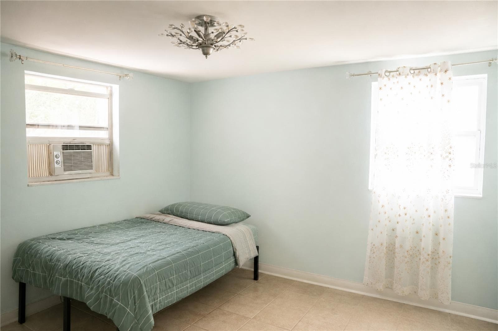 638 Dogwood CT photo 3