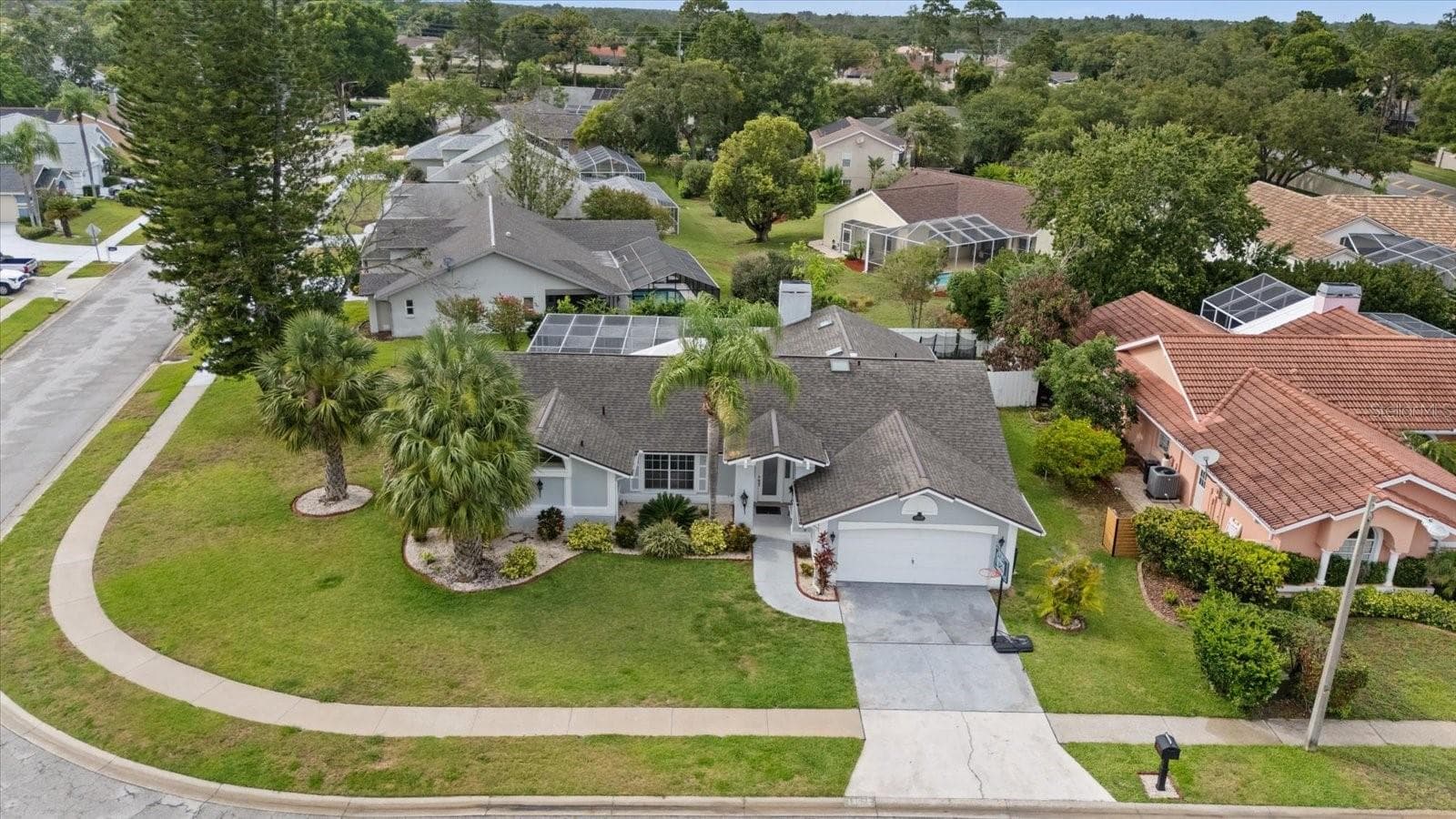 13528 Woodside Dr photo 4