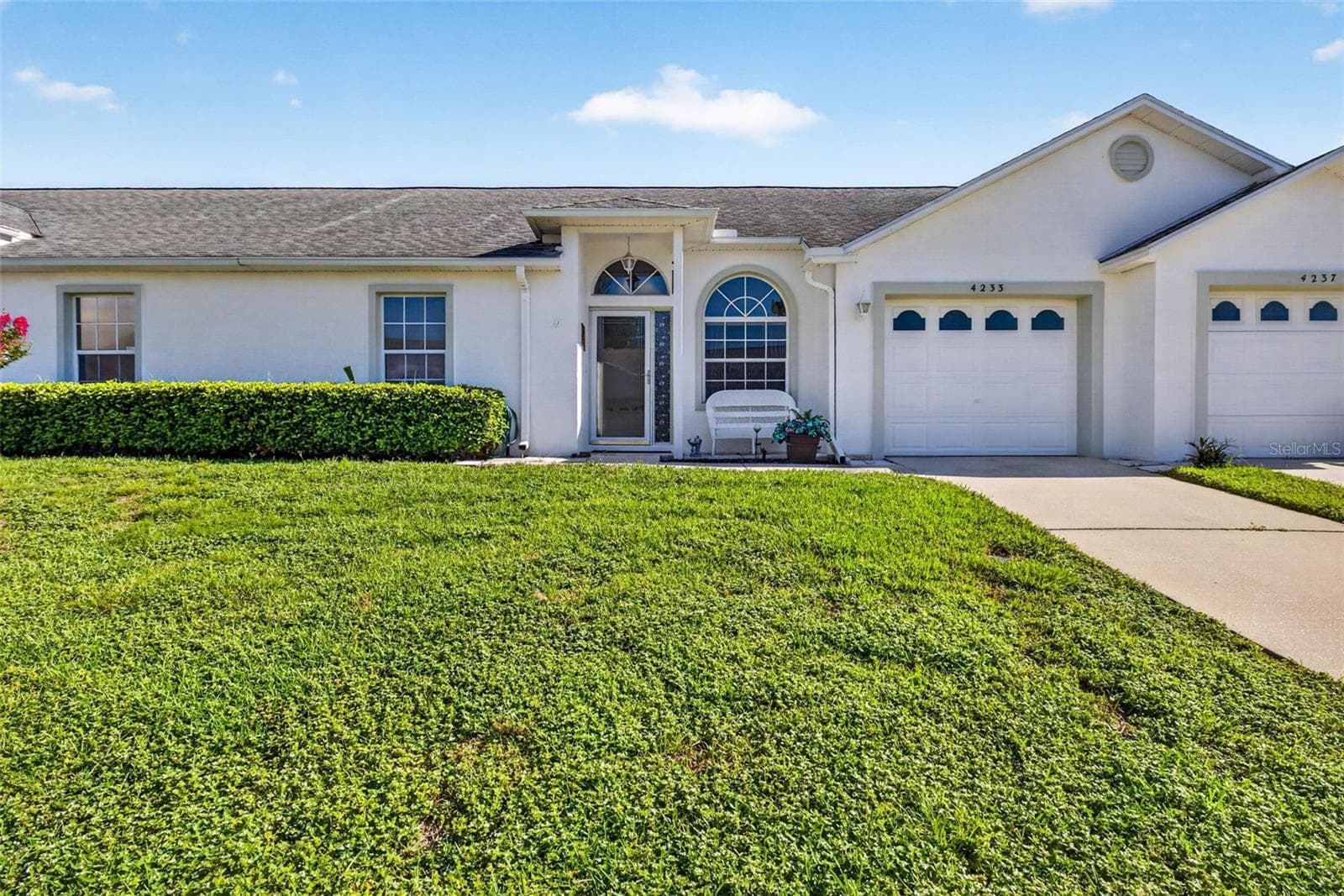 4233 Avanti Cir photo 2