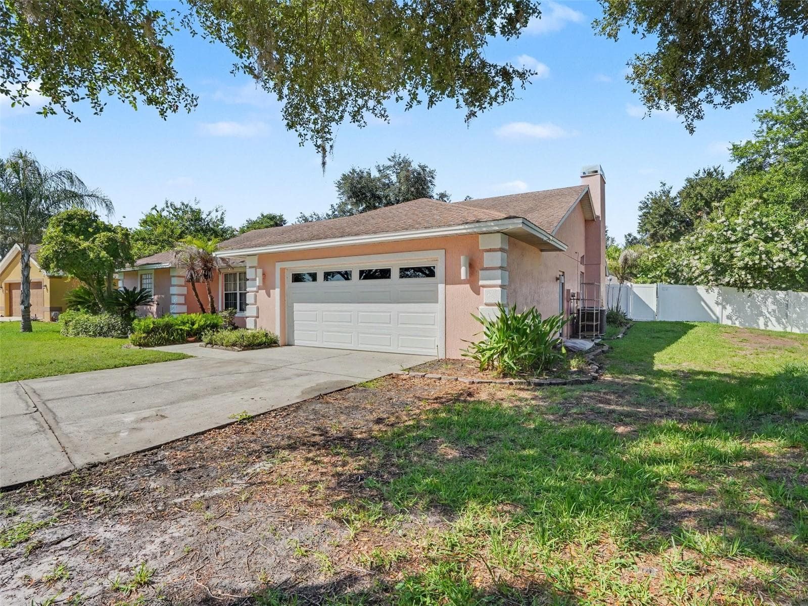 2124 Velvet Way photo 3