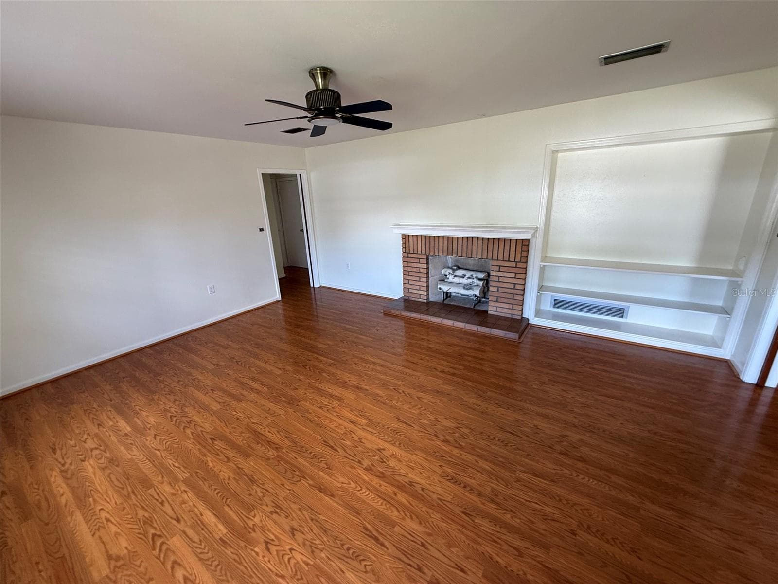 1485 Davis Ave photo 2
