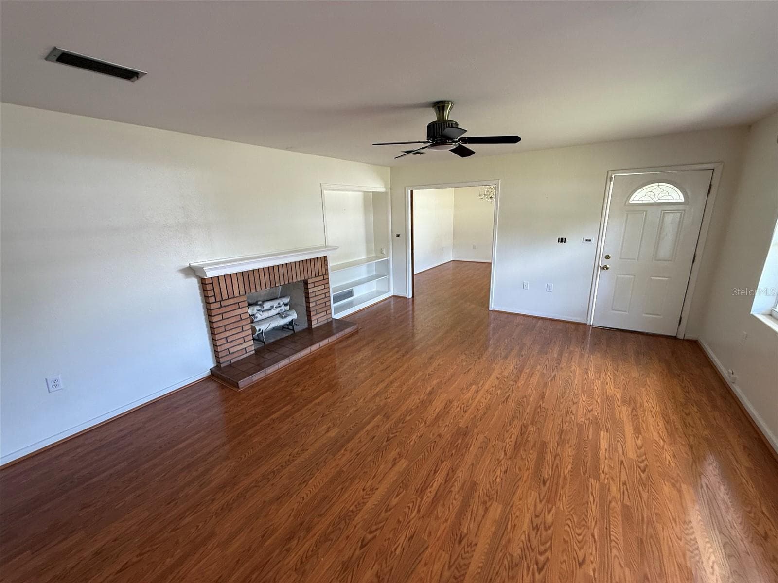 1485 Davis Ave photo 3